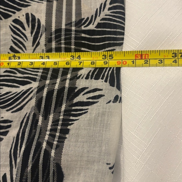 Talbots Black & White Leaf Pattern Oversized Scarf 70X52” fray hem Cotton Blend - Picture 6 of 12